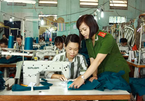 Làm lại từ đầu ở nhà giam ảnh 5