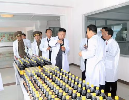 Nhật ký ảnh các chuyến thăm của ông Kim Jong Un ảnh 7