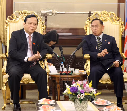 Phó Chủ tịch Quốc hội Huỳnh Ngọc Sơn làm việc tại Malaysia ảnh 1