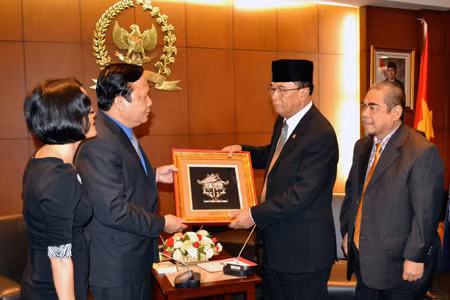Phó Chủ tịch Quốc hội Huỳnh Ngọc Sơn thăm Indonesia ảnh 1