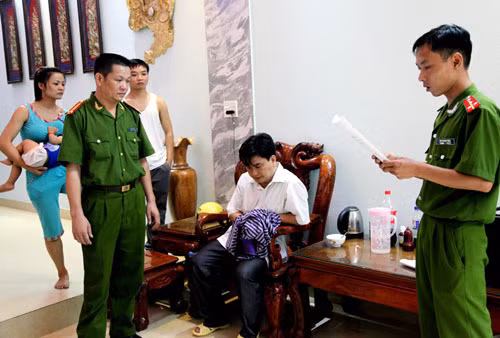 Hà Giang: Bắt tạm giam 2 cán bộ, lãnh đạo kiểm lâm ảnh 1