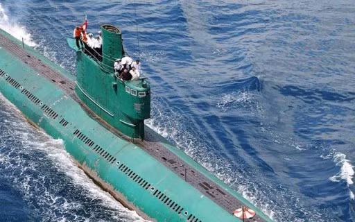 Tàu ngầm Triều Tiên lượn lờ ngoài khơi Hàn Quốc ảnh 1
