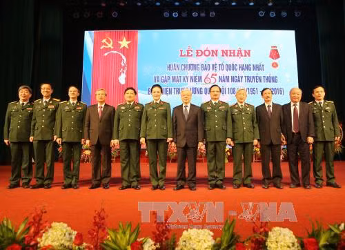 Bệnh viện Quân đội 108 nhận Huân chương Bảo vệ Tổ quốc hạng Nhất ảnh 1