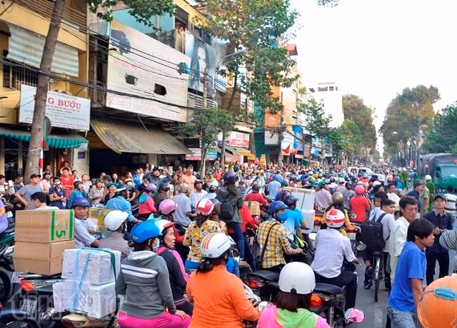 Cháy trung tâm tiệc cưới đang xây ảnh 2