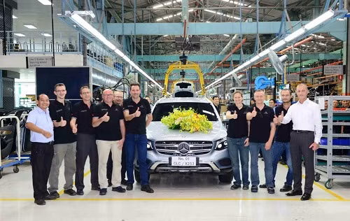 Mercedes-Benz Việt Nam xuất xưởng chiếc GLC đầu tiên ảnh 1