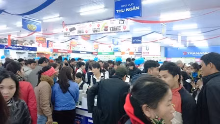Siêu thị điện máy rục rịch đón hè ảnh 1