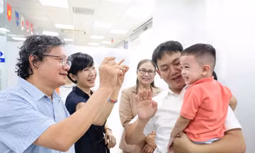 Lần đầu tiên Việt Nam triển khai tiêm vaccine phòng tay chân miệng