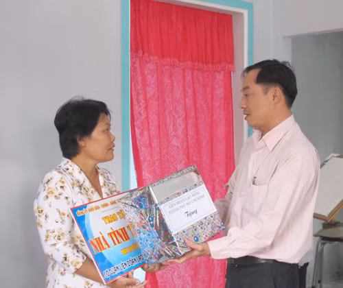 Nhà mới cho hộ nghèo đón Tết ảnh 2