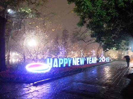 Hồ Gươm huyền ảo đêm cuối năm ảnh 2