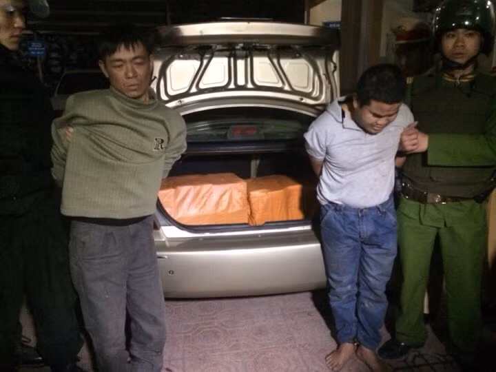 Mai phục bắt vụ vận chuyển 200 bánh hêrôin ảnh 1