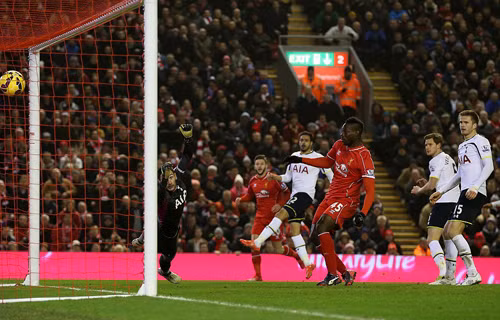 Balotelli lần đầu ghi bàn giúp Liverpool đánh bại Tottenham ảnh 1