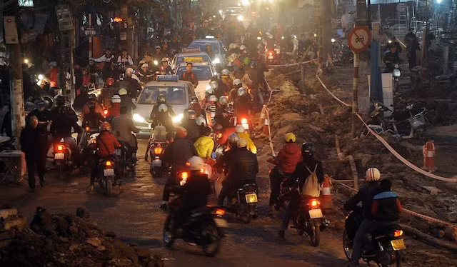 Giao thông Hà Nội “nghẹt thở'” dịp cận Tết ảnh 7