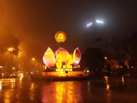 Hồ Gươm huyền ảo đêm cuối năm ảnh 12
