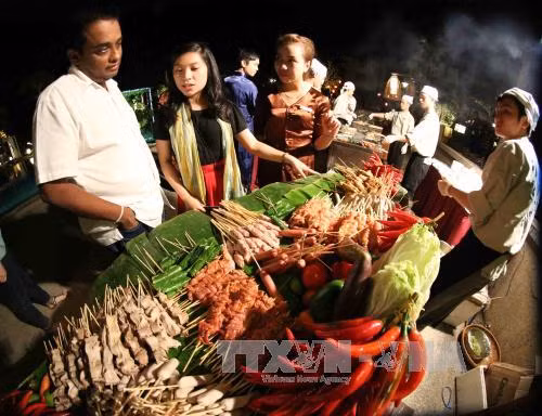 Hà Nội: Giá hàng hóa thiết yếu ngày Tết tăng cao ảnh 1