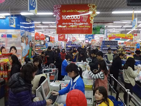 Siêu thị sôi động mua sắm Tết ảnh 1