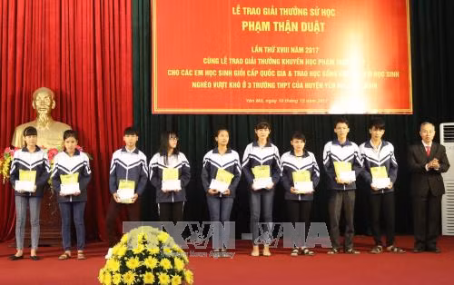 Ba tiến sĩ vinh dự nhận giải thưởng sử học Phạm Thận Duật ảnh 2
