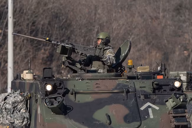 Mỹ tung ảnh tập trận xử lý vũ khí hủy diệt hàng loạt của Triều Tiên ảnh 2