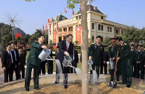 Chủ tịch nước Trần Đại Quang thăm lực lượng vũ trang Quân khu 1 ảnh 9