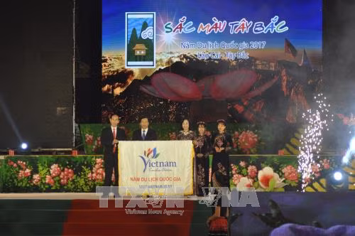 Bế mạc Năm Du lịch quốc gia 2017 Lào Cai - Tây Bắc ảnh 1