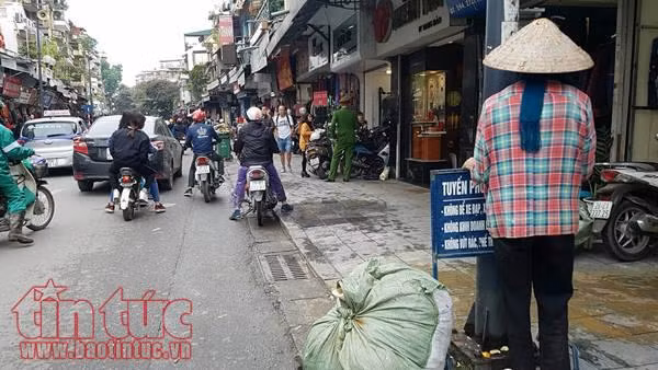 ‘Phạt nguội’ qua camera có răn đe được hành vi lấn chiếm vỉa hè? ảnh 7