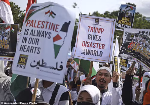 Hàng nghìn người Indonesia biểu tình phản đối quyết định của Mỹ về Jerusalem ảnh 1