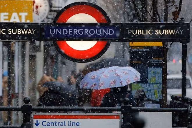 Tuyết đầu đông phủ kín châu Âu ảnh 1
