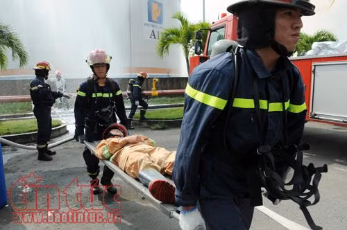 900 người tham gia diễn tập chữa cháy tại Tổng kho xăng dầu Nhà Bè ảnh 8