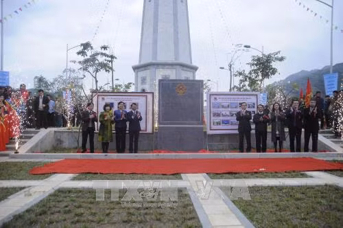 Khánh thành Cột cờ biên giới Lũng Pô ảnh 1
