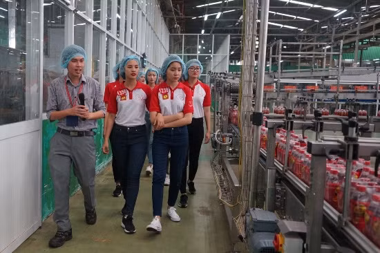 45 Hoa khôi sinh viên giao lưu với tác giả 'Chuyện nhà Dr Thanh' ảnh 2