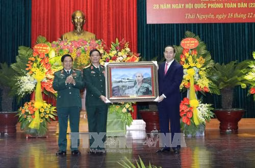 Chủ tịch nước Trần Đại Quang thăm lực lượng vũ trang Quân khu 1 ảnh 8