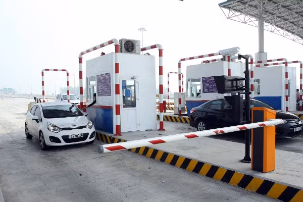 Bỏ ‘barie’ chắn tại các trạm BOT để tránh ùn tắc ảnh 1