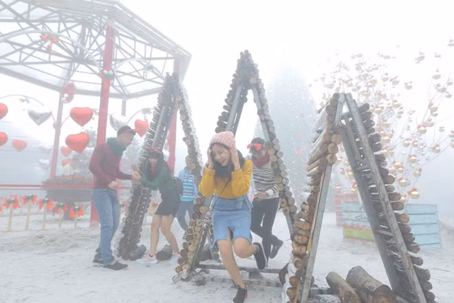 'Hẹn hò với châu Âu' trên đỉnh Bà Nà, trong Lễ hội mùa đông siêu chất ảnh 1