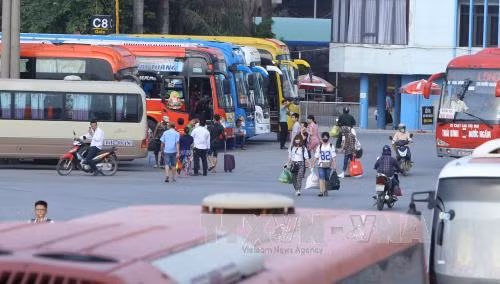 Bến xe Hà Nội lo đối phó ùn tắc khách dịp Tết ảnh 1
