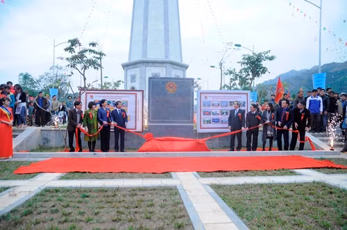 Cột cờ biên giới Lũng Pô - Nơi con sông Hồng chảy vào đất Việt ảnh 2