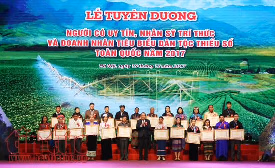 Tôn vinh hạt nhân ưu tú dân tộc thiểu số ảnh 2