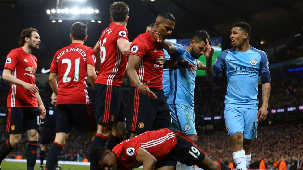 Sức nóng trận derby thành Manchester ‘tan chảy’ băng giá ảnh 3