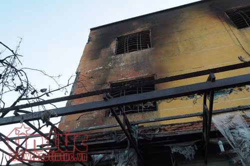 Cảnh hoang tàn, đổ nát sau vụ cháy lớn đêm qua ở TP Hồ Chí Minh ảnh 5