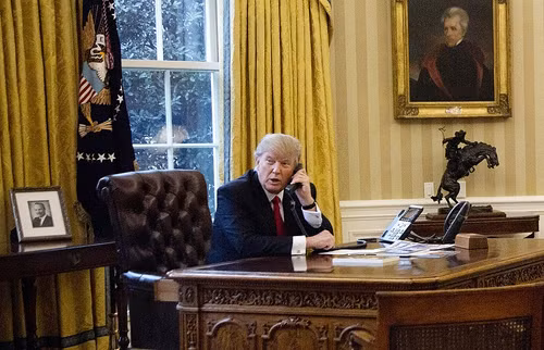 Vừa họp báo xong, Tổng thống Putin bất ngờ được ông Trump gọi điện cảm ơn ảnh 1