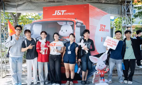 ‘Trạm giao nhận J&T Express’ gây sốt tại ký túc xá