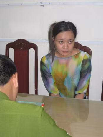 Thợ may bán dâm ngoài giờ ảnh 2