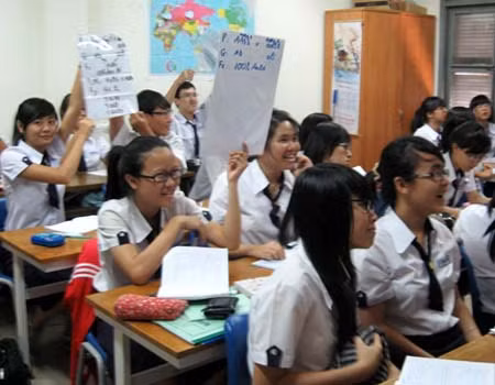 Dạy tiếng Anh các môn khoa học, trường tự “bơi” ảnh 1