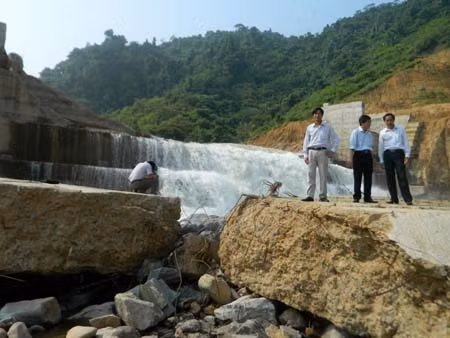 Khẩn trương khắc phục vụ vỡ đập thủy điện Đakrông 3 ảnh 1