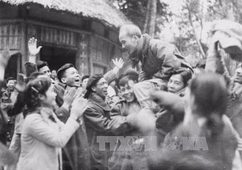 Bác Hồ và lớp "Bồi dưỡng hạt giống đỏ" ảnh 1