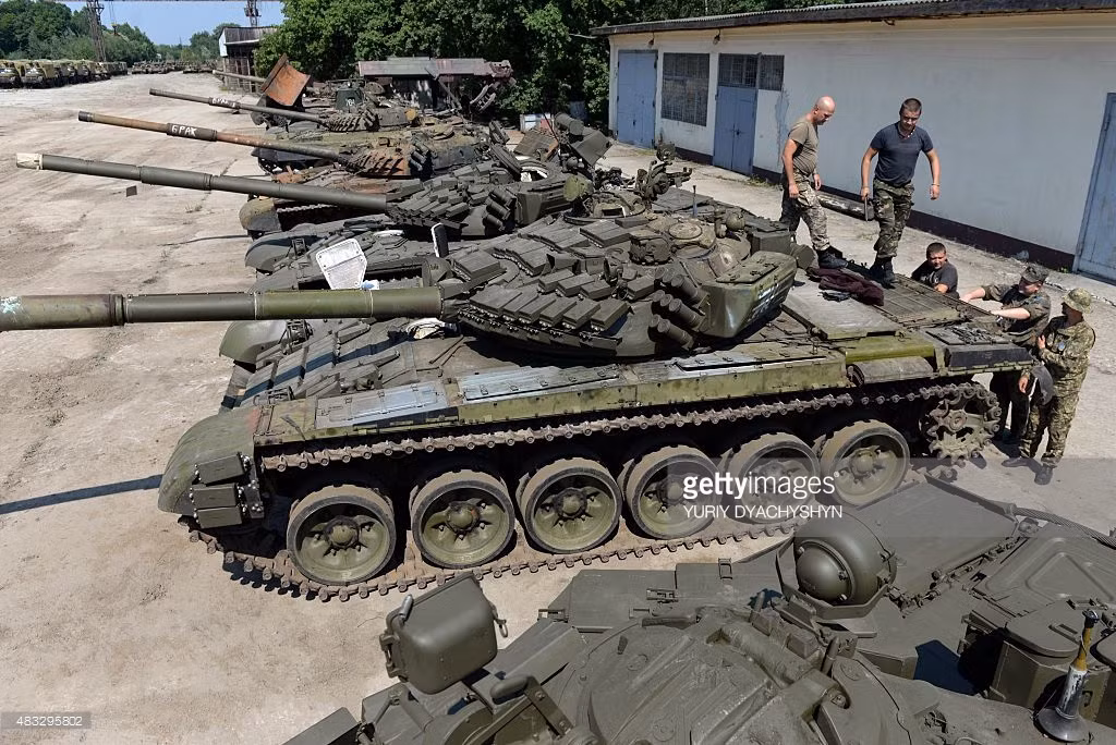 16 chiếc xe tăng “bốc hơi” khỏi kho vũ khí quân đội Ukraine ảnh 1