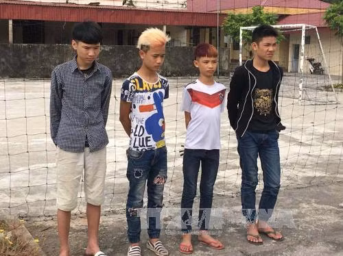 Sẽ xử lý nghiêm các học sinh ném đá trên đường cao tốc ảnh 1