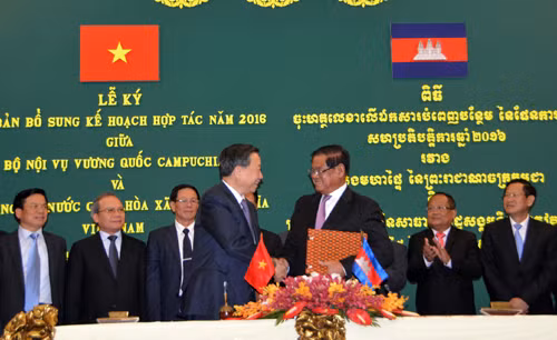 Bộ trưởng Bộ Công an Tô Lâm thăm, làm việc tại Campuchia ảnh 1