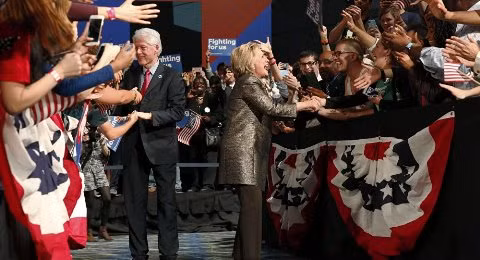 Vào Nhà Trắng, bà Clinton sẽ để chồng lãnh đạo kinh tế ảnh 1