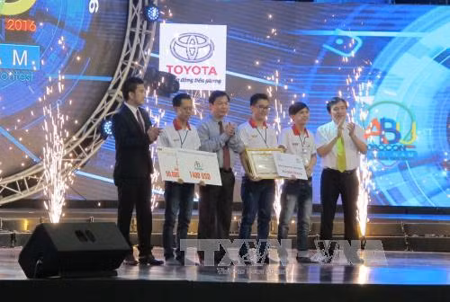 Đội LH-FF vô địch Robocon 2016 ảnh 1