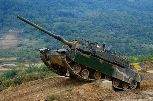 Hàn Quốc tính đưa thêm 100 tăng K2 tới biên giới ảnh 1