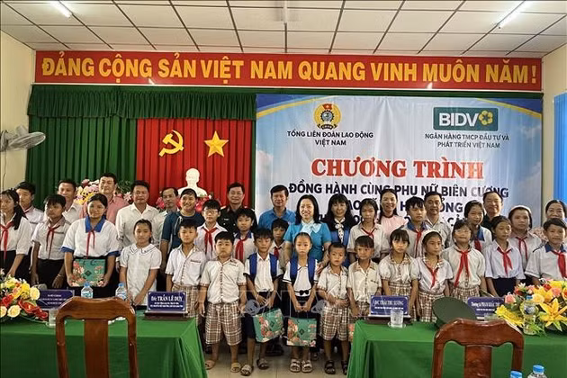 Đồng hành, hỗ trợ phụ nữ, trẻ em nơi biên cương